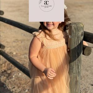 Beautiful dress for little girls!